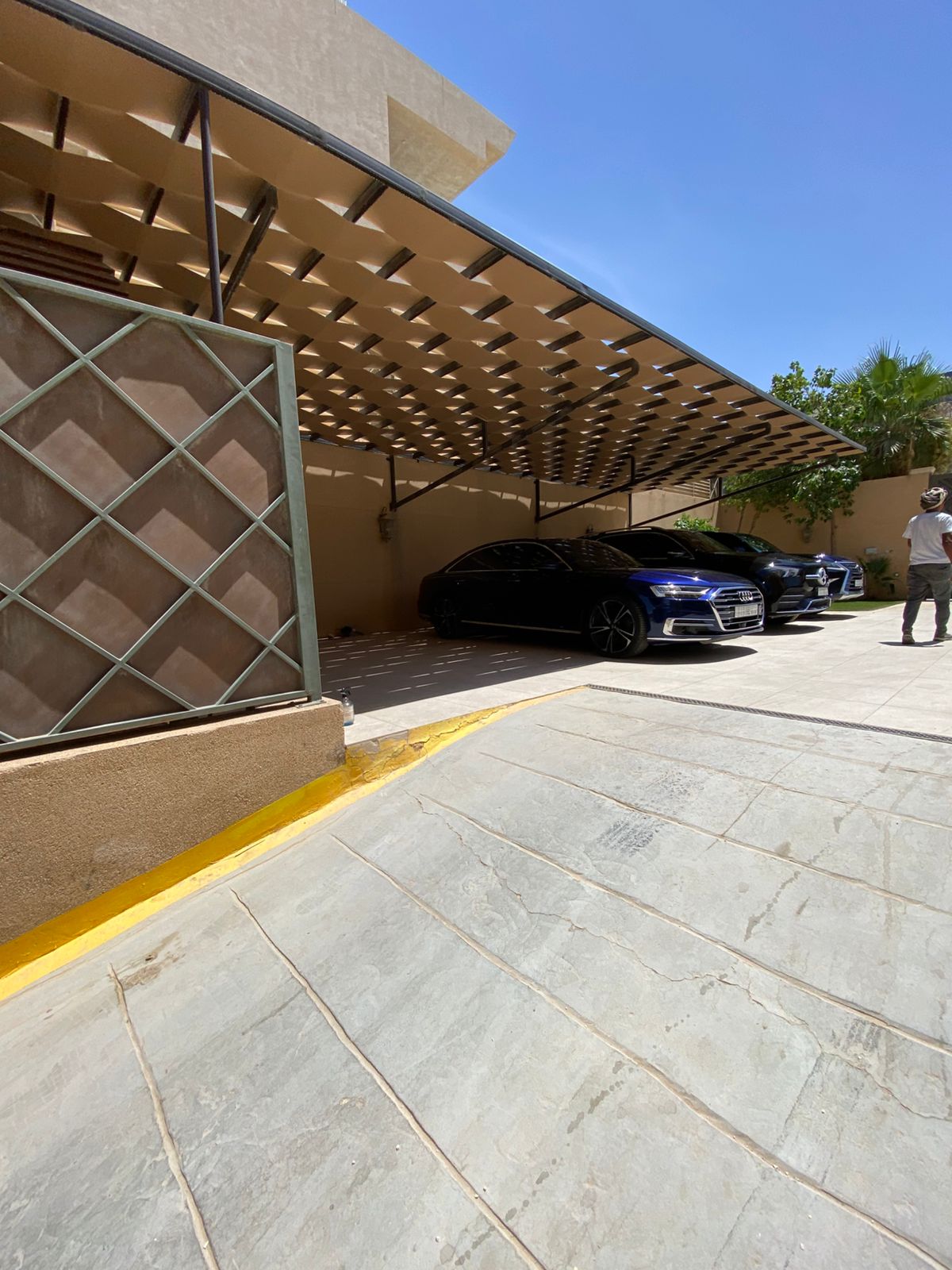 مظلة سيارات منزلية - الشفا - مؤسسة نفذ للمقاولات العامة